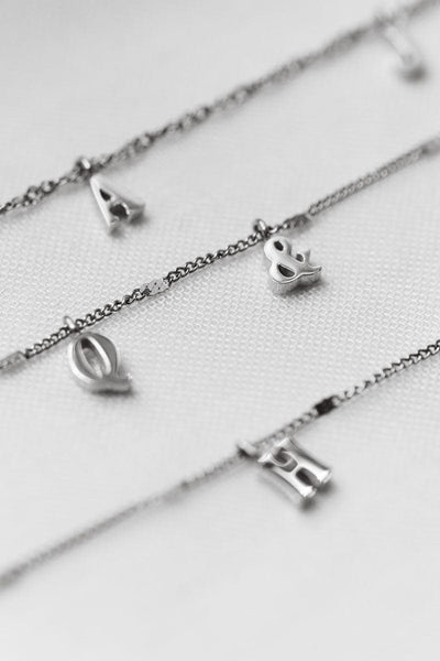 Letter Charm | Farbe Silber