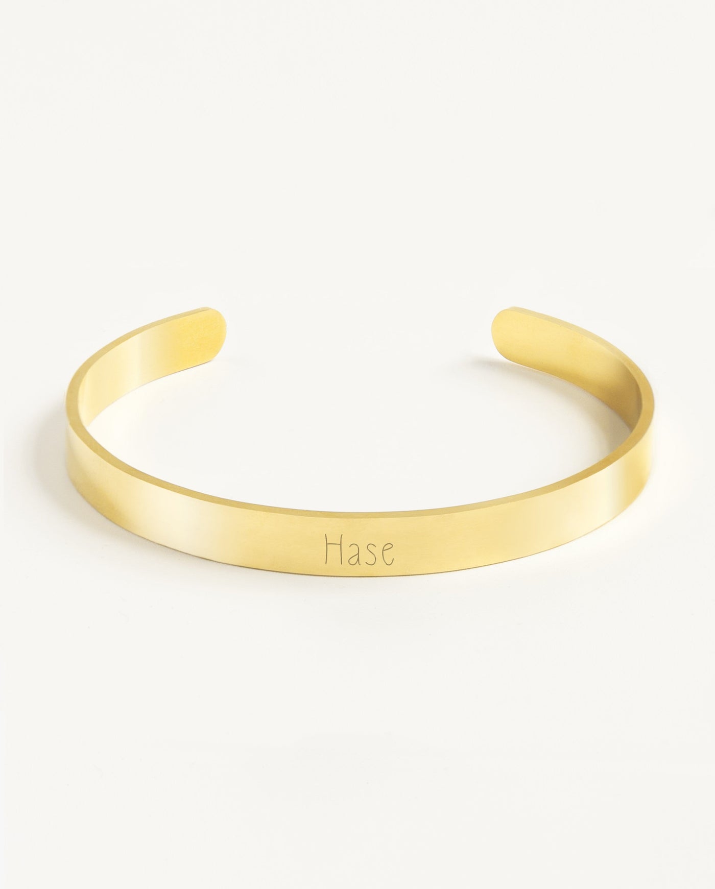 Armreif aus Edelstahl mit Gravur Hase in der Farbe Gold von Oh Bracelet Berlin