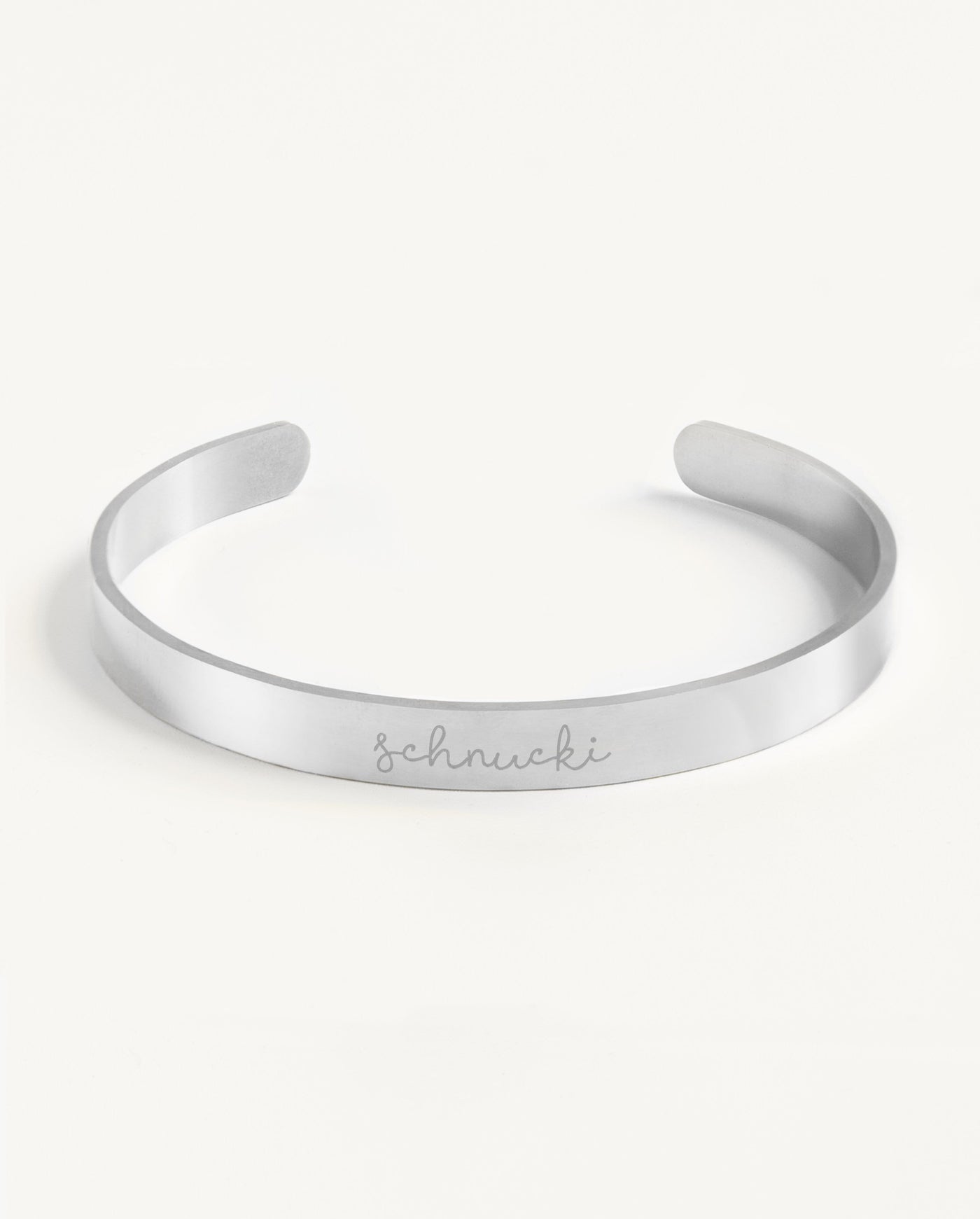 Armreif mit Gravur Schnucki aus Edelstahl in der Farbe Silber vom nachhaltigen Schmucklabel Oh Bracelet Berlin