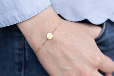 Armband mit Gravur von Oh Bracelet Berlin in der Farbe Gold als Geschenk für beste Freundin