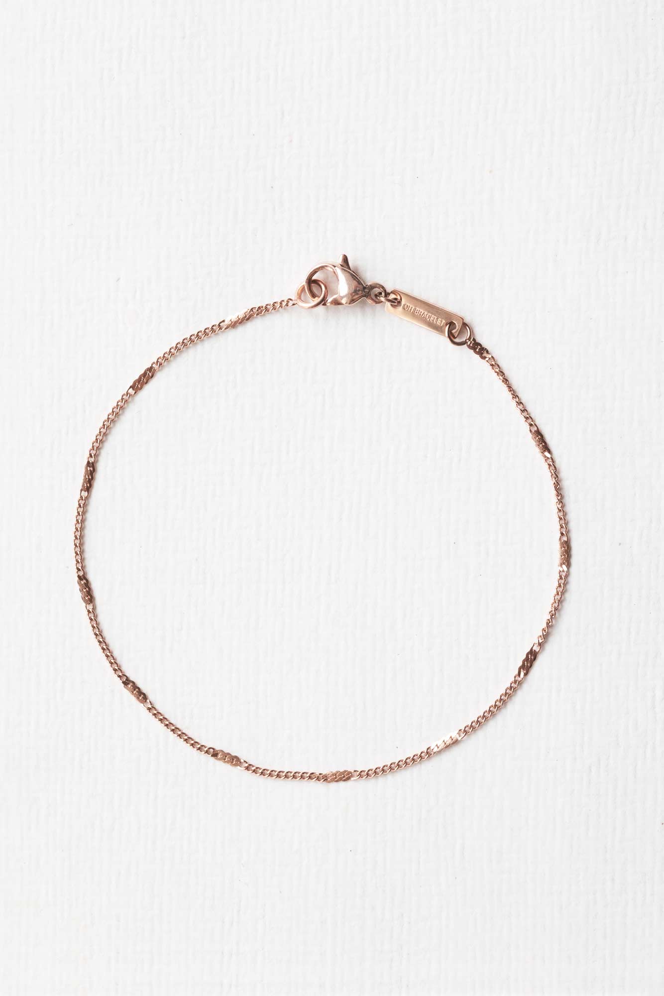Filigranes hochwertiges Armband in Rosegold von Oh Bracelet Berlin bestehend aus recyceltem Edelstahl