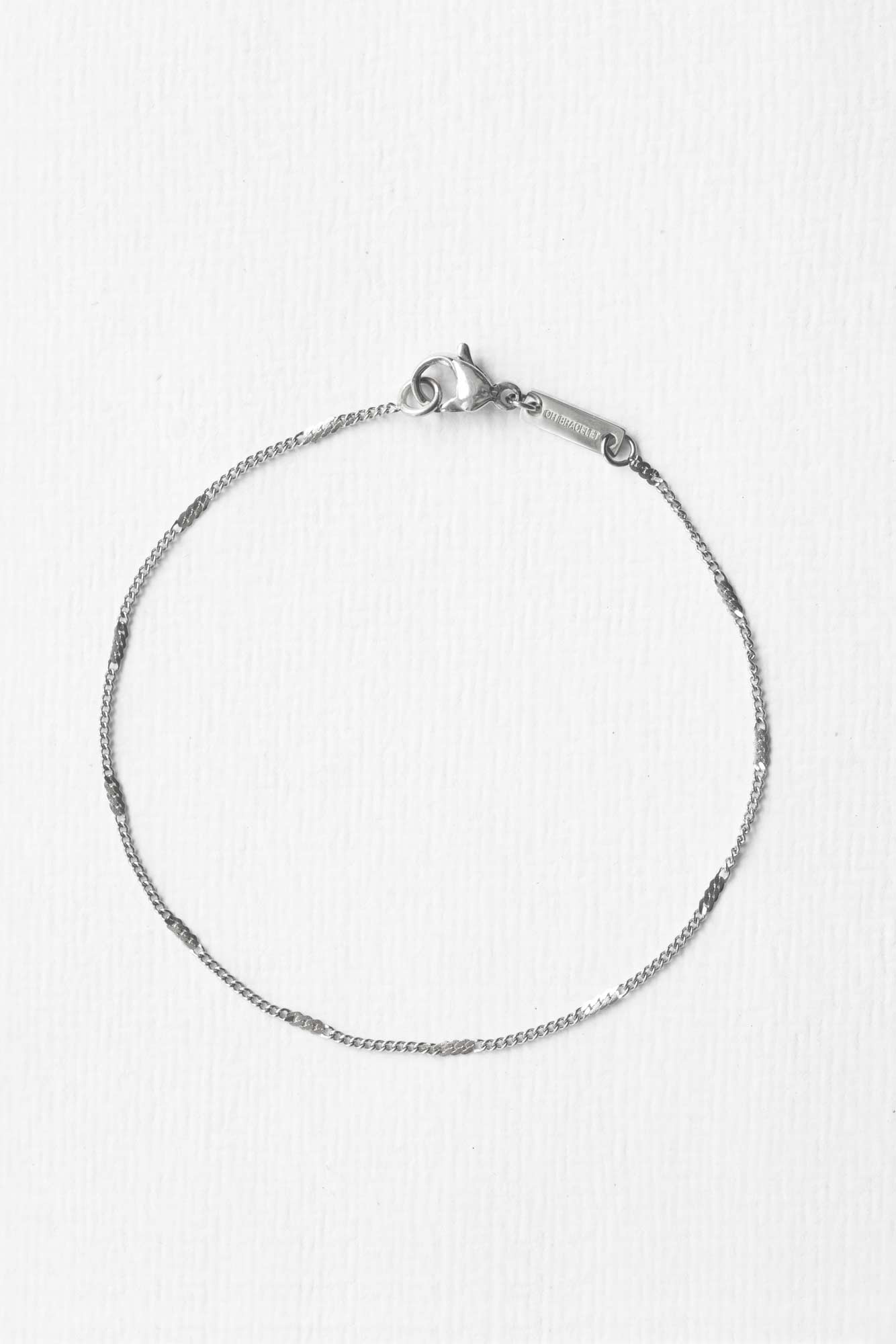 Filigranes hochwertiges Armband in Silber von Oh Bracelet Berlin bestehend aus recyceltem Edelstahl