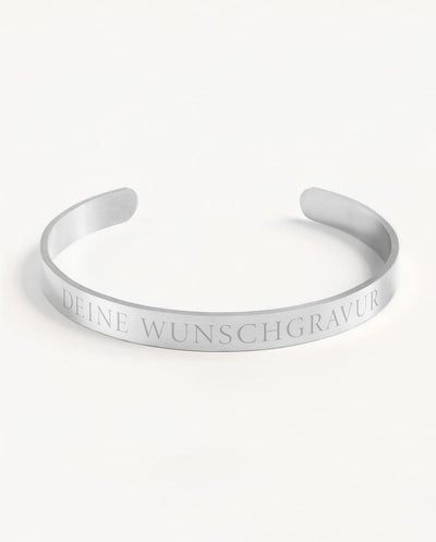 Edelstahl Armband mit Wunschgravur vor weißem Hintergrund