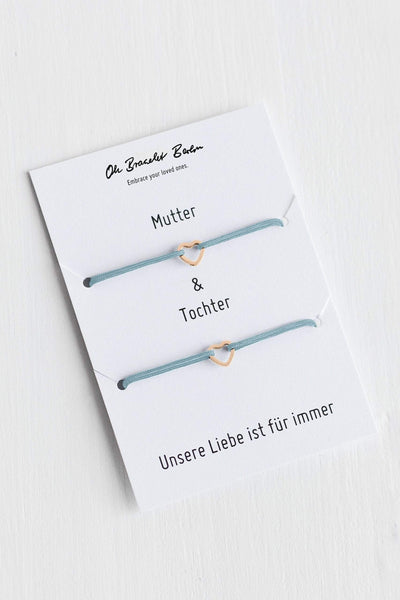 Freundschaftsarmbaender Schmuck fuer Mutter und Tochter an einer Karte mit kurzem Liebesspruch von Oh Bracelet Berlin