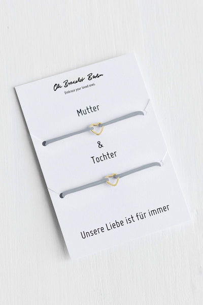 Freundschaftsarmbaender fuer Mutter und Tochter an einer Karte mit kurzem Liebesspruch von Oh Bracelet Berlin